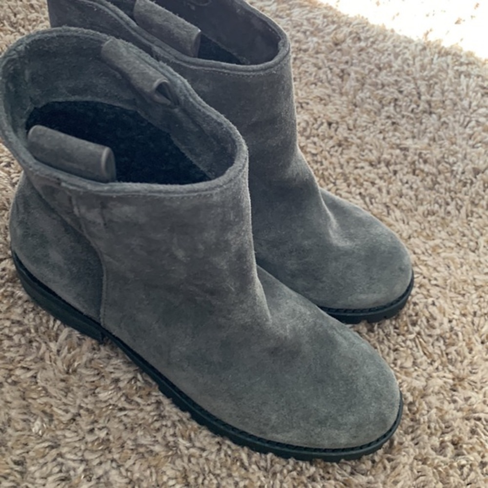 ‼️NWT Splendid Suede Pebbles boot with fur lining